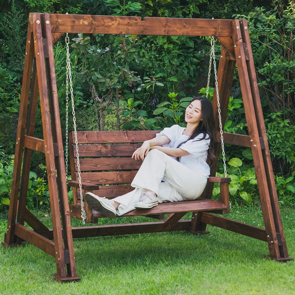 엉클트리 100% 통원목 야외 그네 흔들 의자 (강력 볼트너트 체결), 통원목그네_지붕O_월넛색(2회도색), 통원목그네 지붕O_월넛색상(2회도색)할인 상세 이미지 1